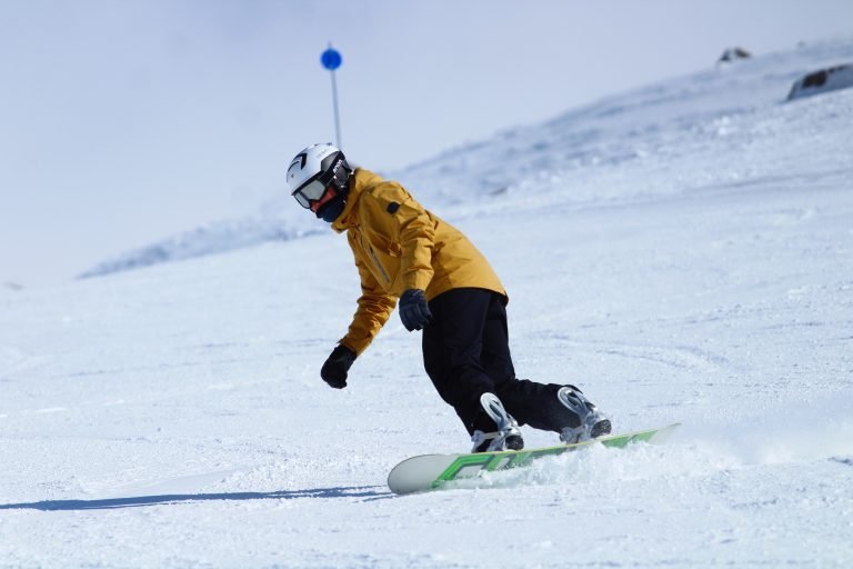 Snowboarding Safety Tips Every Beginner Should Know Before Hitting the Slopes