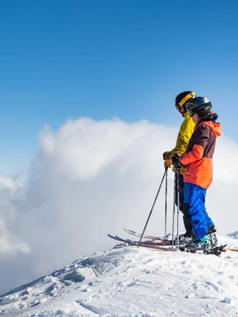 How to Choose the Right Ski Jacket for Your Style and Budget