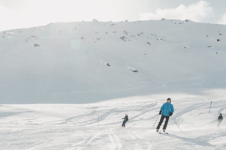 Essential Tips for Skiing in Icy Conditions and Staying Safe