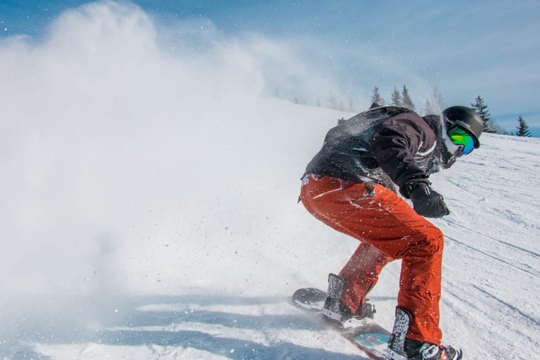 Common Snowboarding Mistakes to Avoid on Your Next Trip